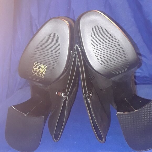 WITCHED OUT  KNEE HIGH BOOTS - Picture 5 of 6